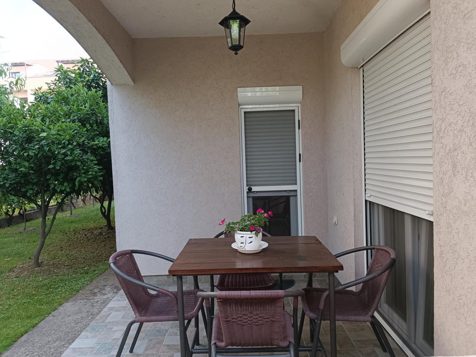 Entire House Floor - 2-Bedroom Cozy & Peaceful Apartment Podgorica Buitenkant foto